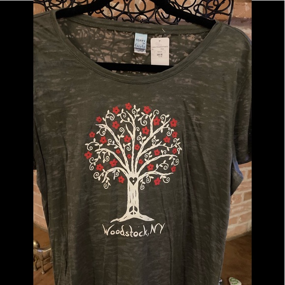 Toppy Easy Fit Woodstock, NY Tee Shirt - Picture 2 of 6